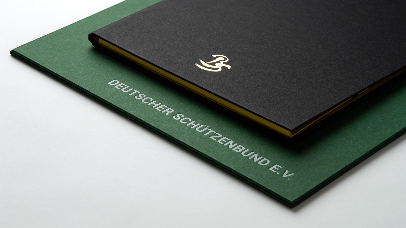 Umweltfreundliche Mappen und Verpackungen aus recyceltem Material.