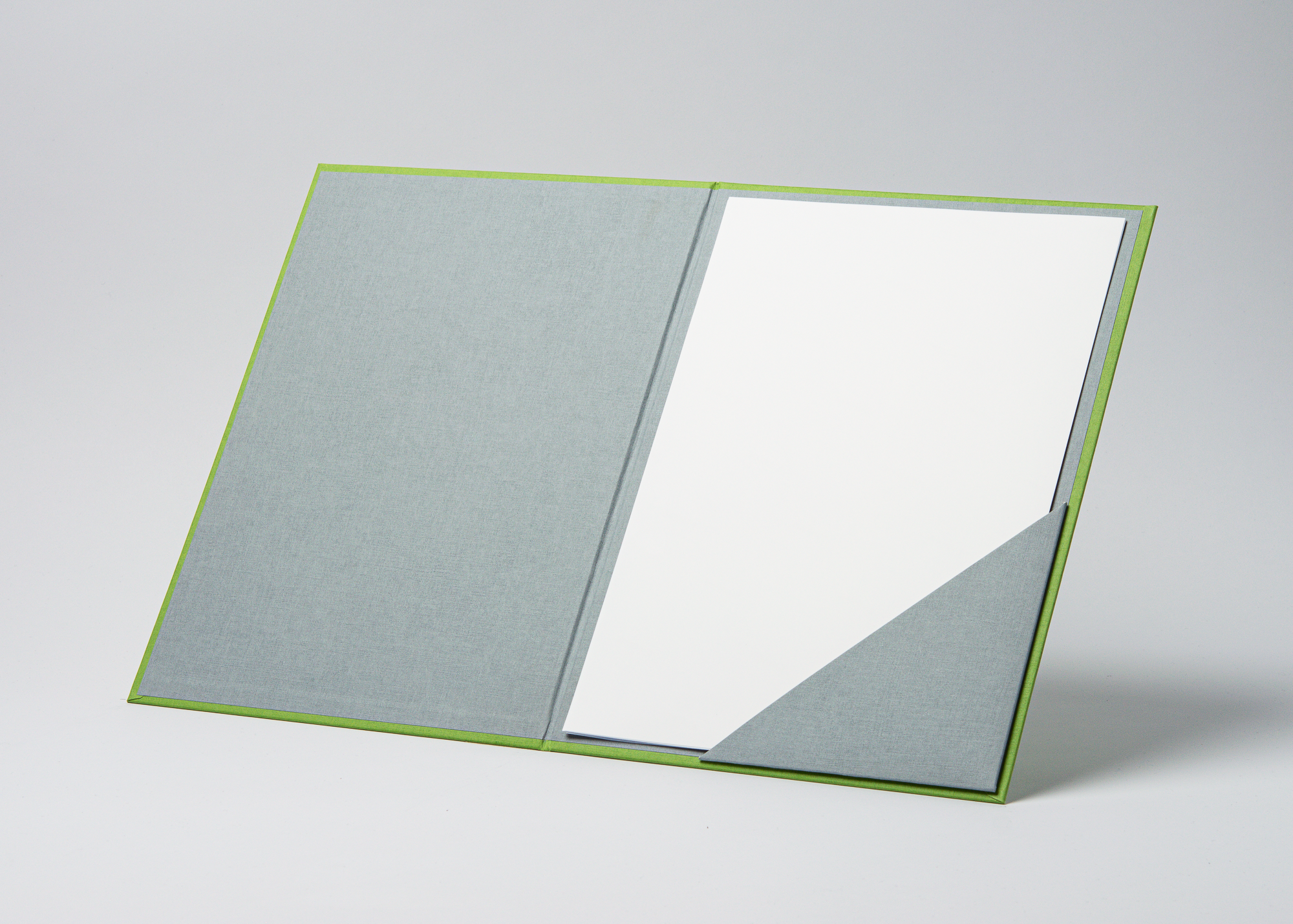 Hochwertige Präsentationsmappe mit farbigem Bezug