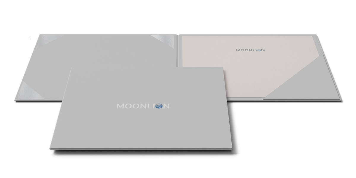 Präsentationsmappe im Querformat mit Eckfach. Beispiel für hochwertige Präsentationsmappen