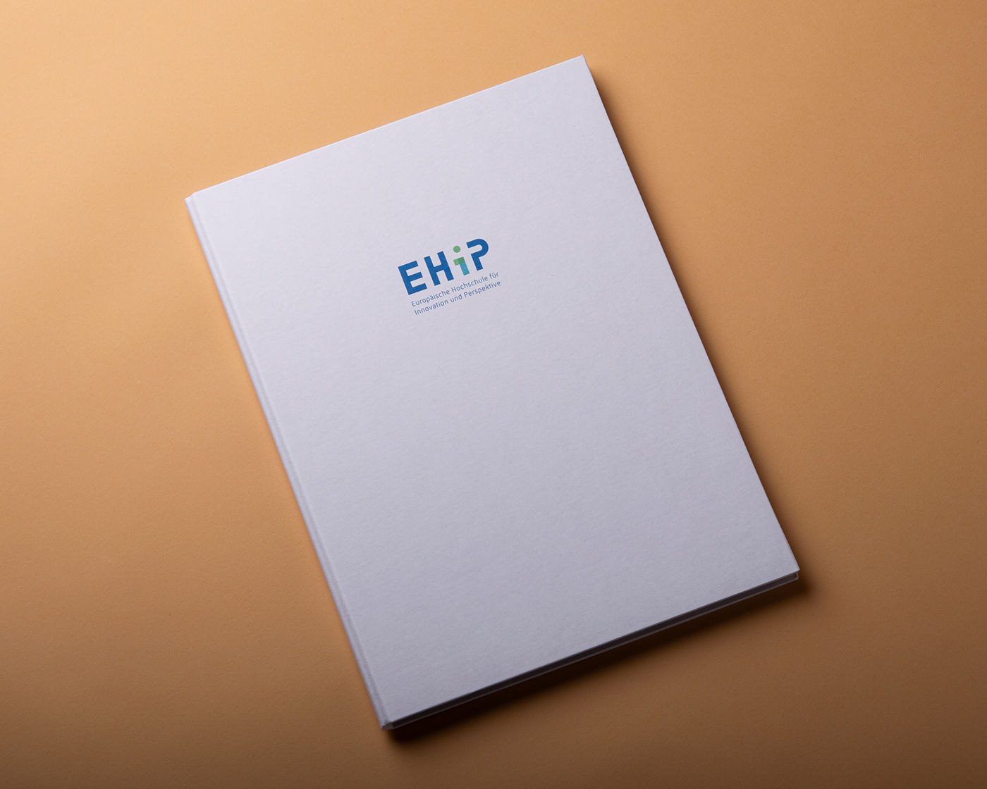 Urkundenmappe aus NATURAL in Hochweiß und Silbergrau mit Offsetdruck, Ablagefach und transparenten Ecktaschen